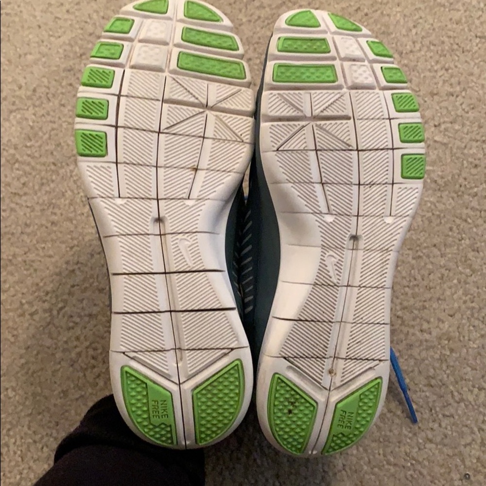 Nike Frees - Picture 2 of 3